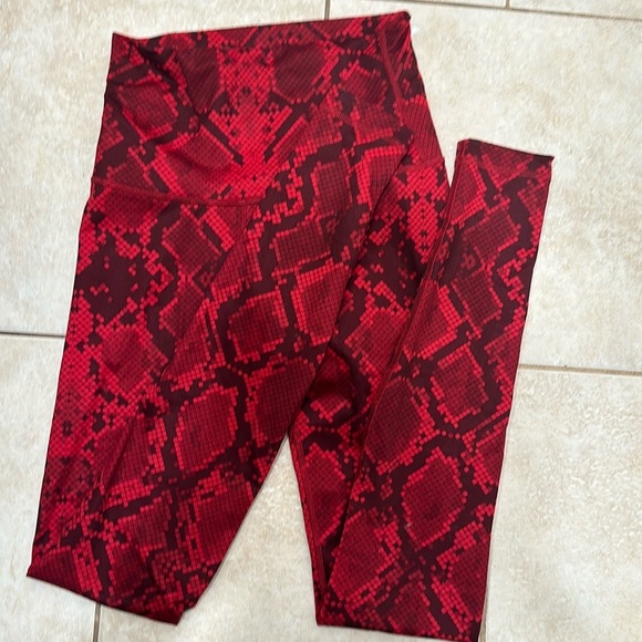 Red Snake print Lululemon Leggings Size 4​ - Picture 1 of 3